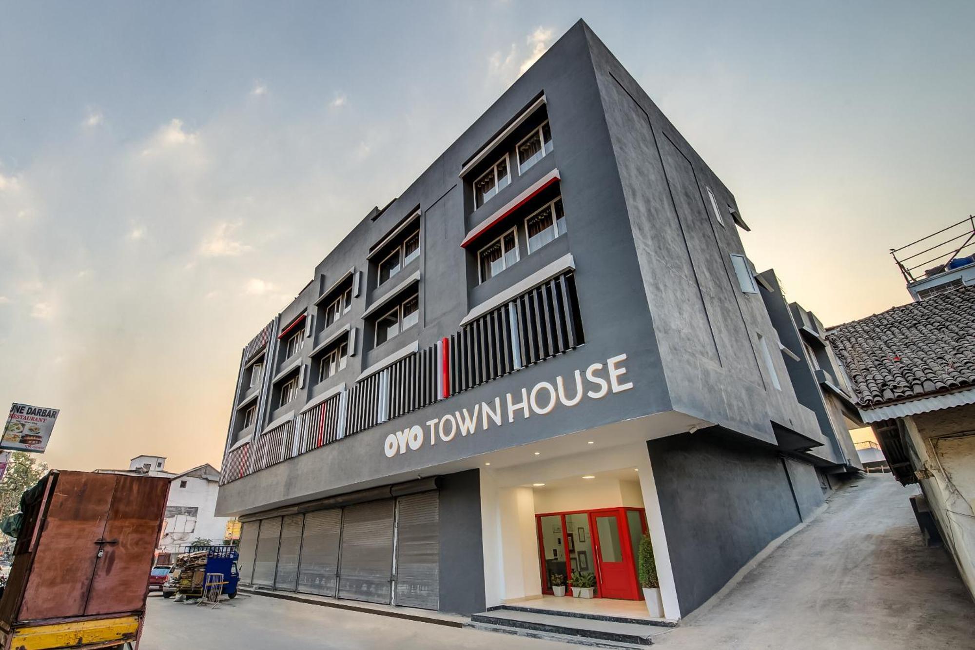 Super Townhouse Mg Road Πούνε Εξωτερικό φωτογραφία
