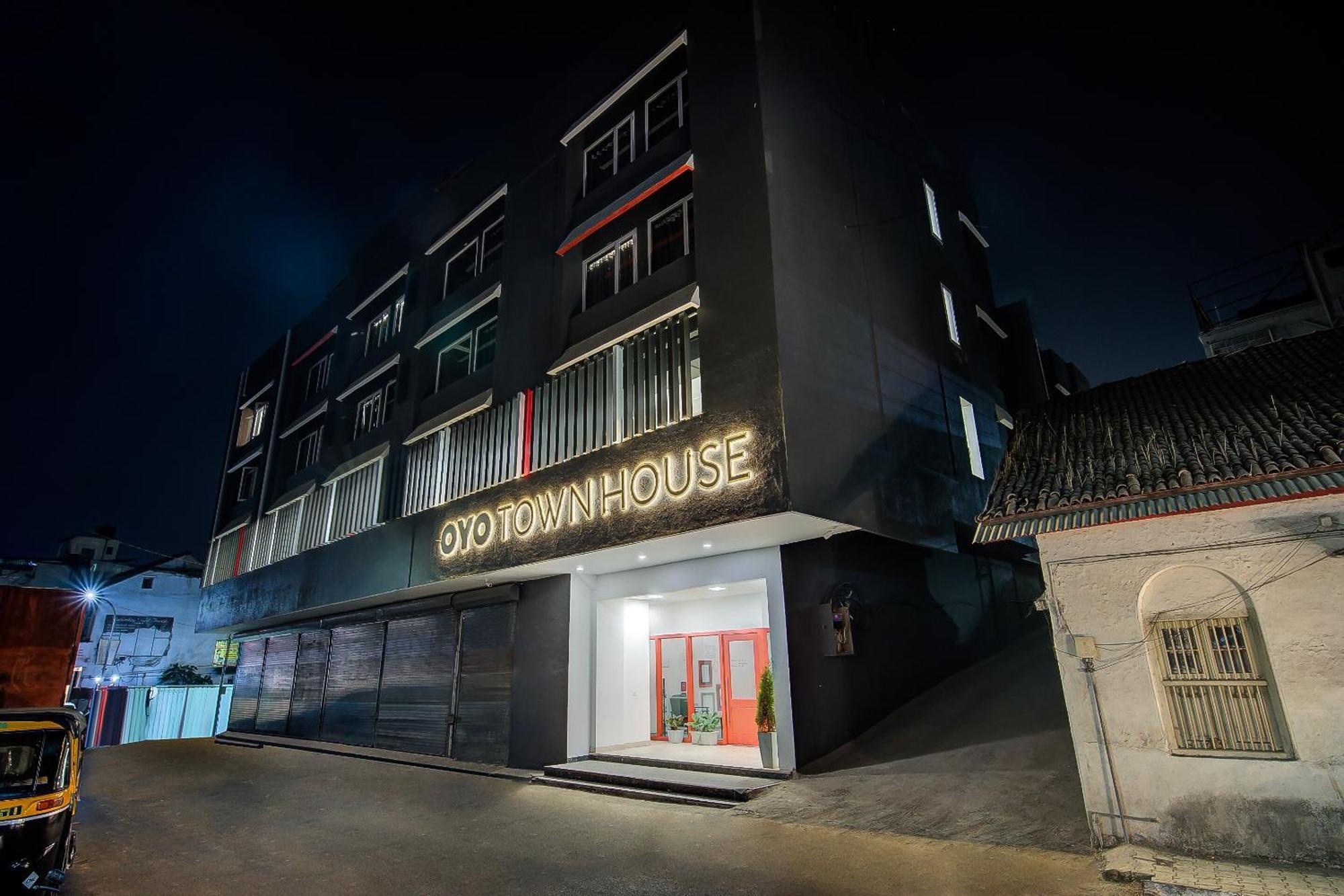 Super Townhouse Mg Road Πούνε Εξωτερικό φωτογραφία
