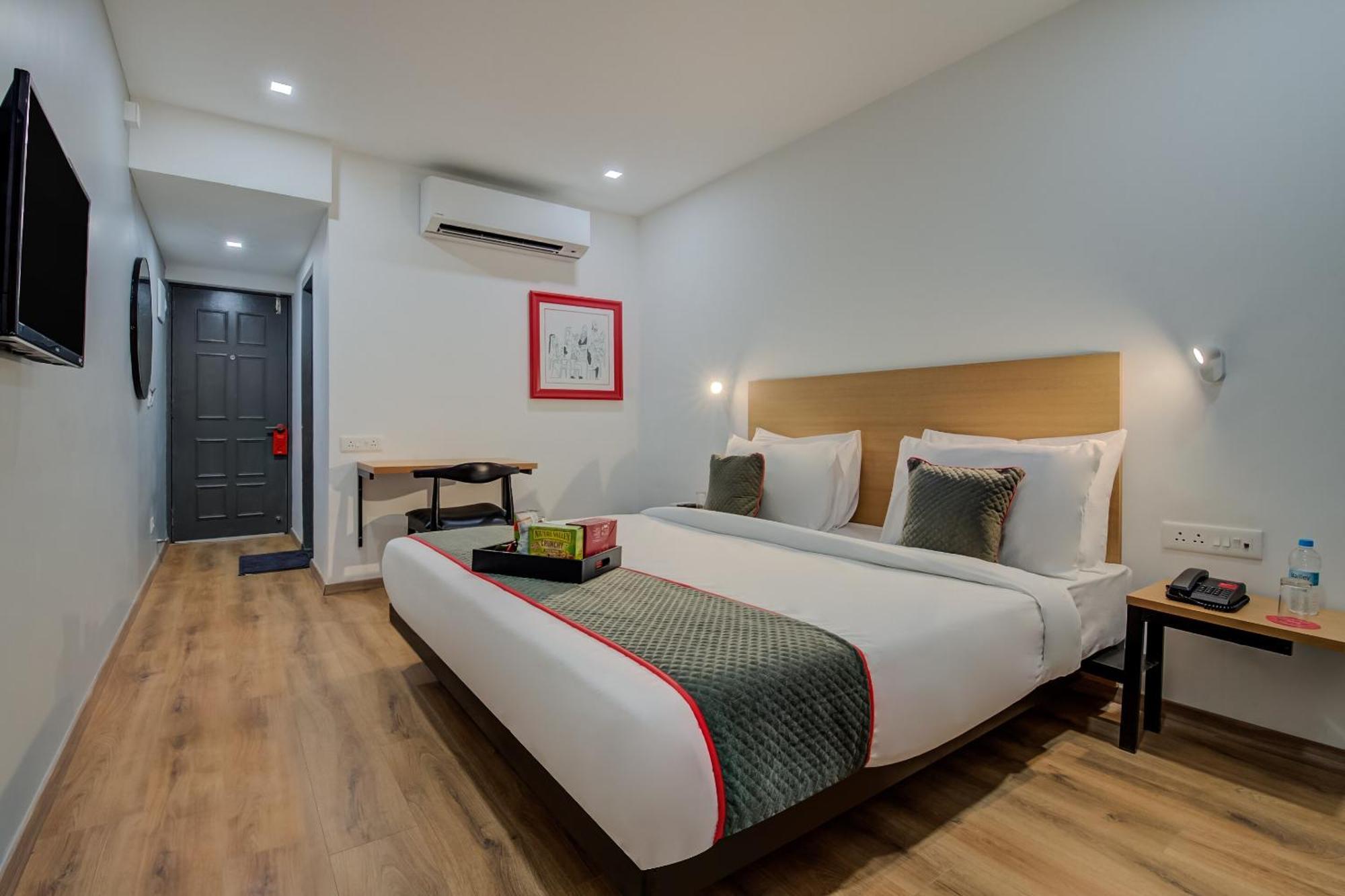 Super Townhouse Mg Road Πούνε Εξωτερικό φωτογραφία