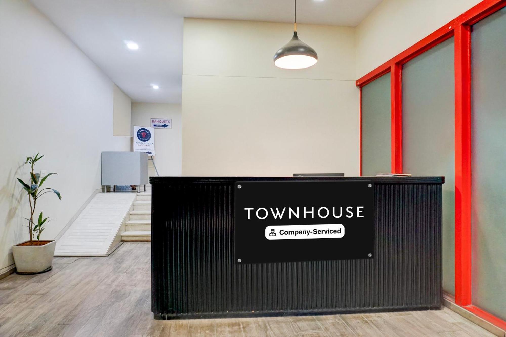Super Townhouse Mg Road Πούνε Εξωτερικό φωτογραφία