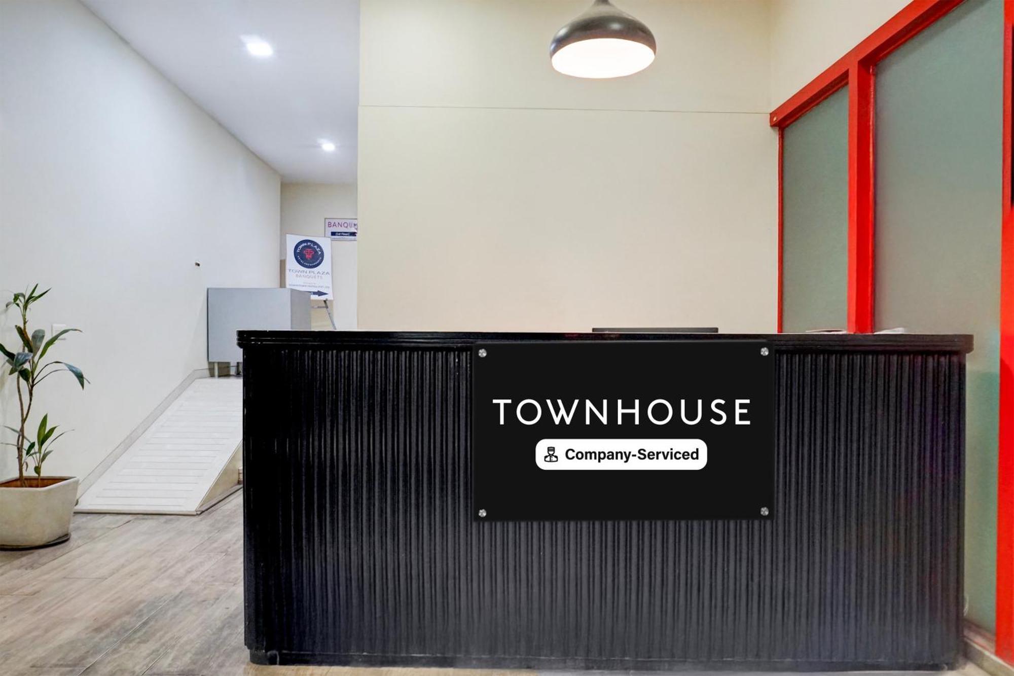Super Townhouse Mg Road Πούνε Εξωτερικό φωτογραφία