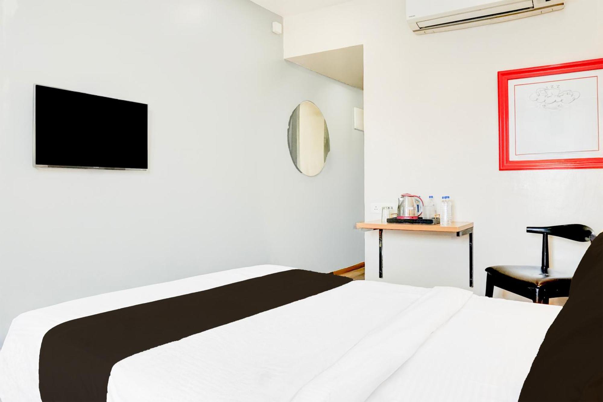 Super Townhouse Mg Road Πούνε Εξωτερικό φωτογραφία