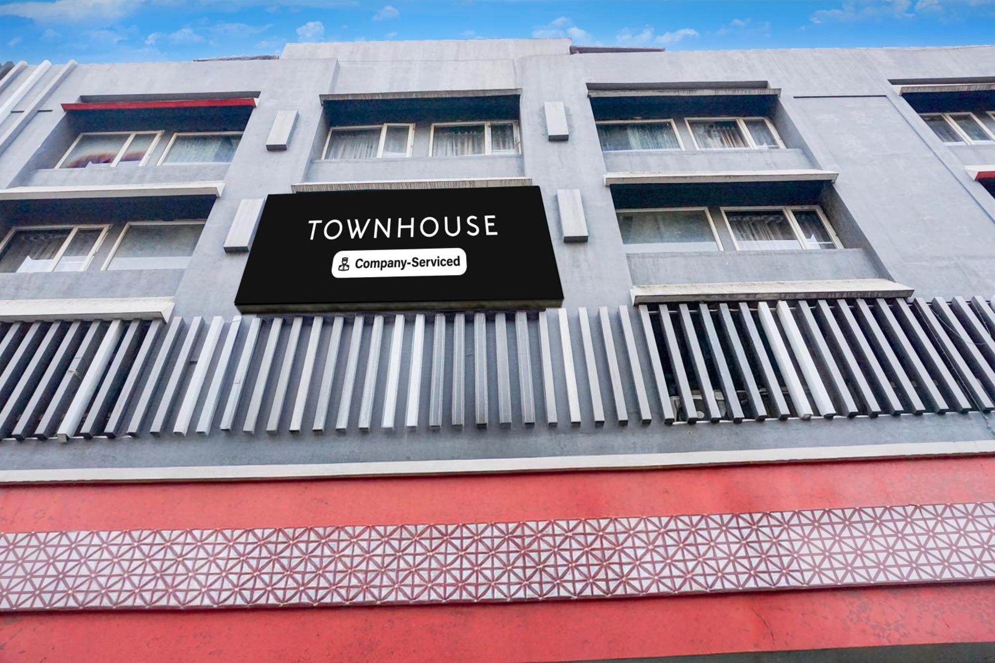 Super Townhouse Mg Road Πούνε Εξωτερικό φωτογραφία