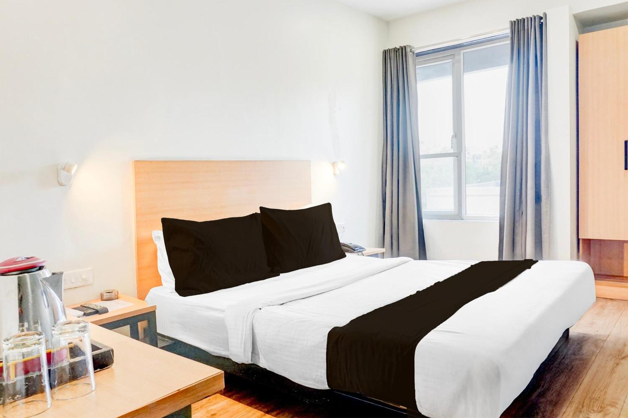 Super Townhouse Mg Road Πούνε Εξωτερικό φωτογραφία