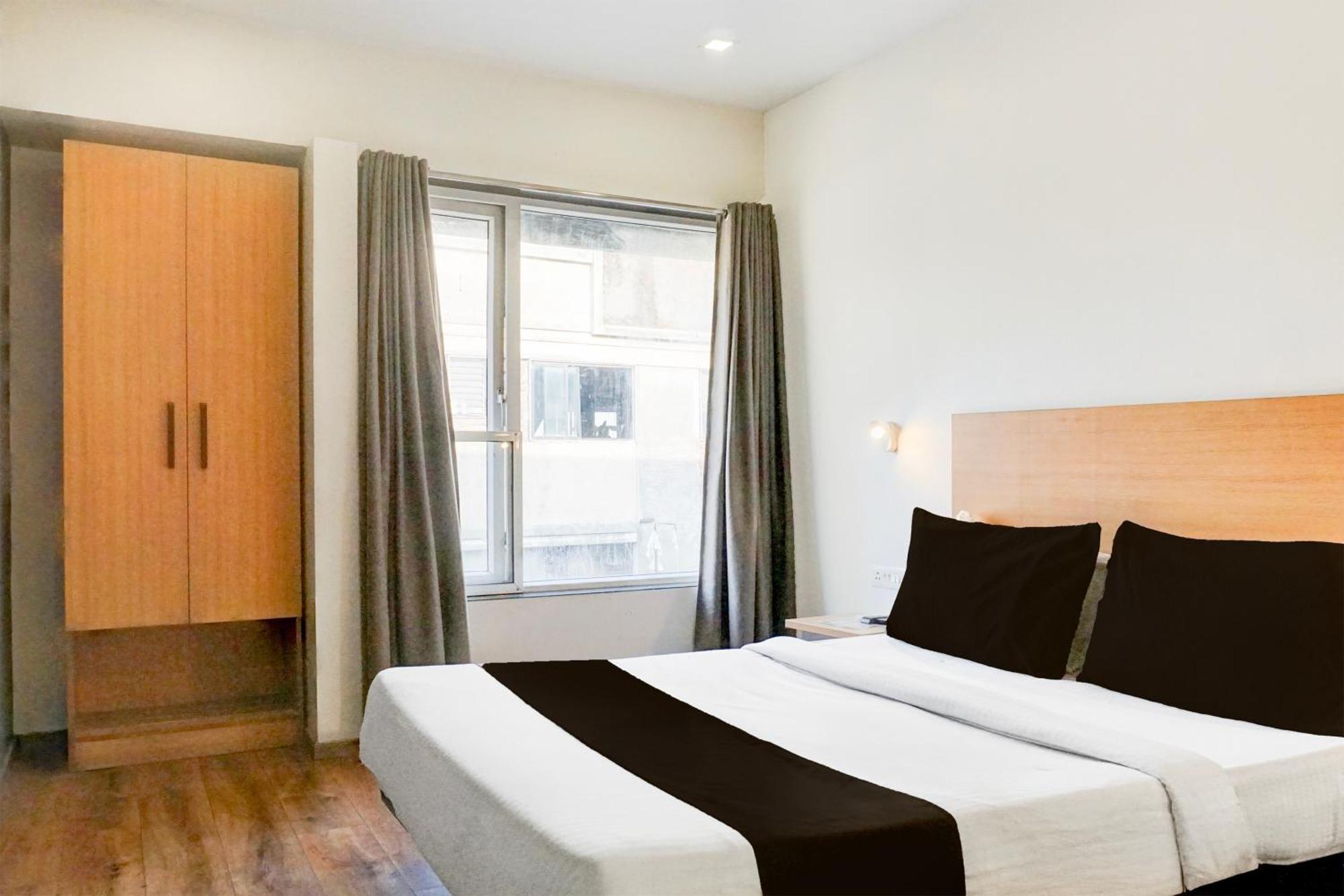 Super Townhouse Mg Road Πούνε Εξωτερικό φωτογραφία