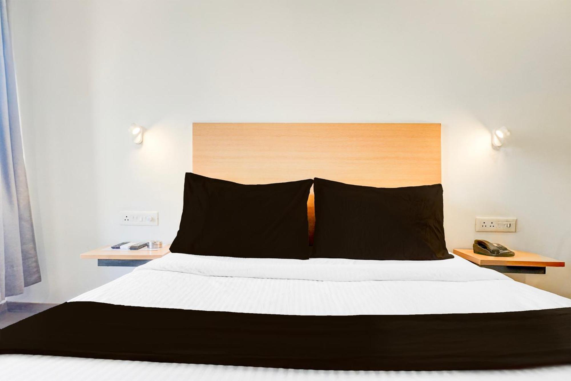 Super Townhouse Mg Road Πούνε Εξωτερικό φωτογραφία