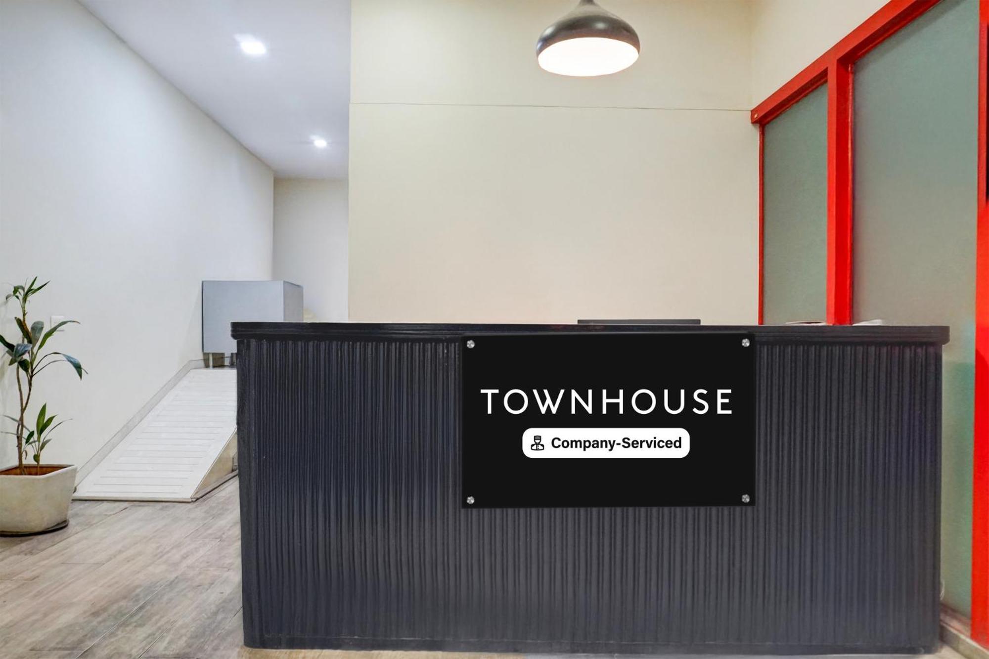 Super Townhouse Mg Road Πούνε Εξωτερικό φωτογραφία