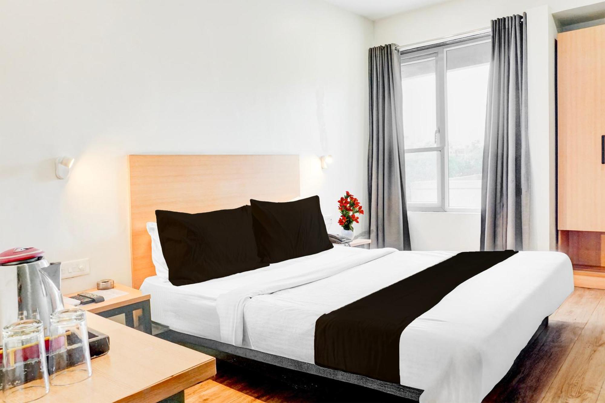 Super Townhouse Mg Road Πούνε Εξωτερικό φωτογραφία
