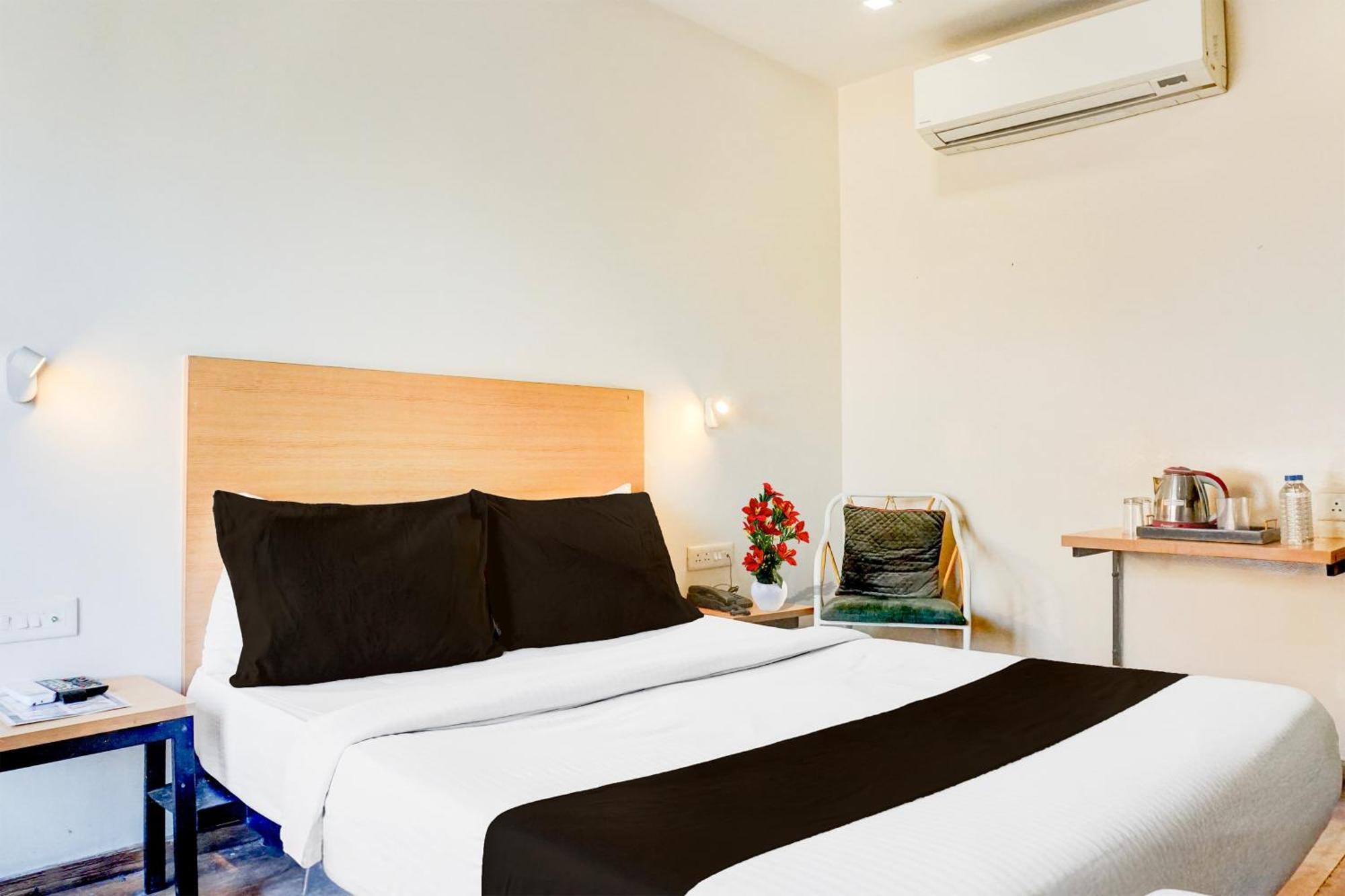 Super Townhouse Mg Road Πούνε Εξωτερικό φωτογραφία