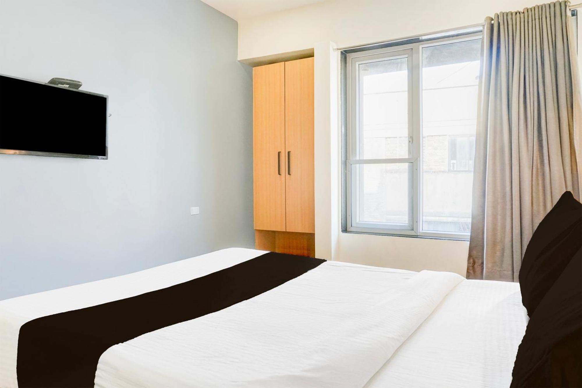 Super Townhouse Mg Road Πούνε Εξωτερικό φωτογραφία