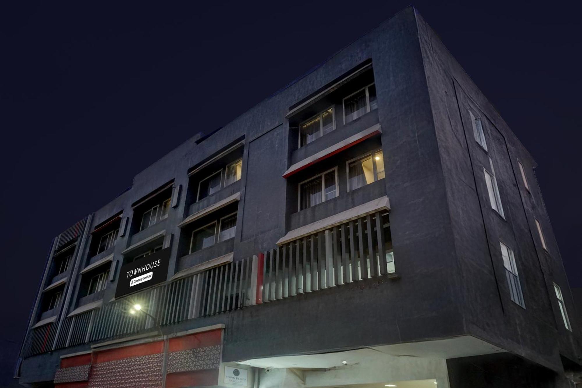 Super Townhouse Mg Road Πούνε Εξωτερικό φωτογραφία
