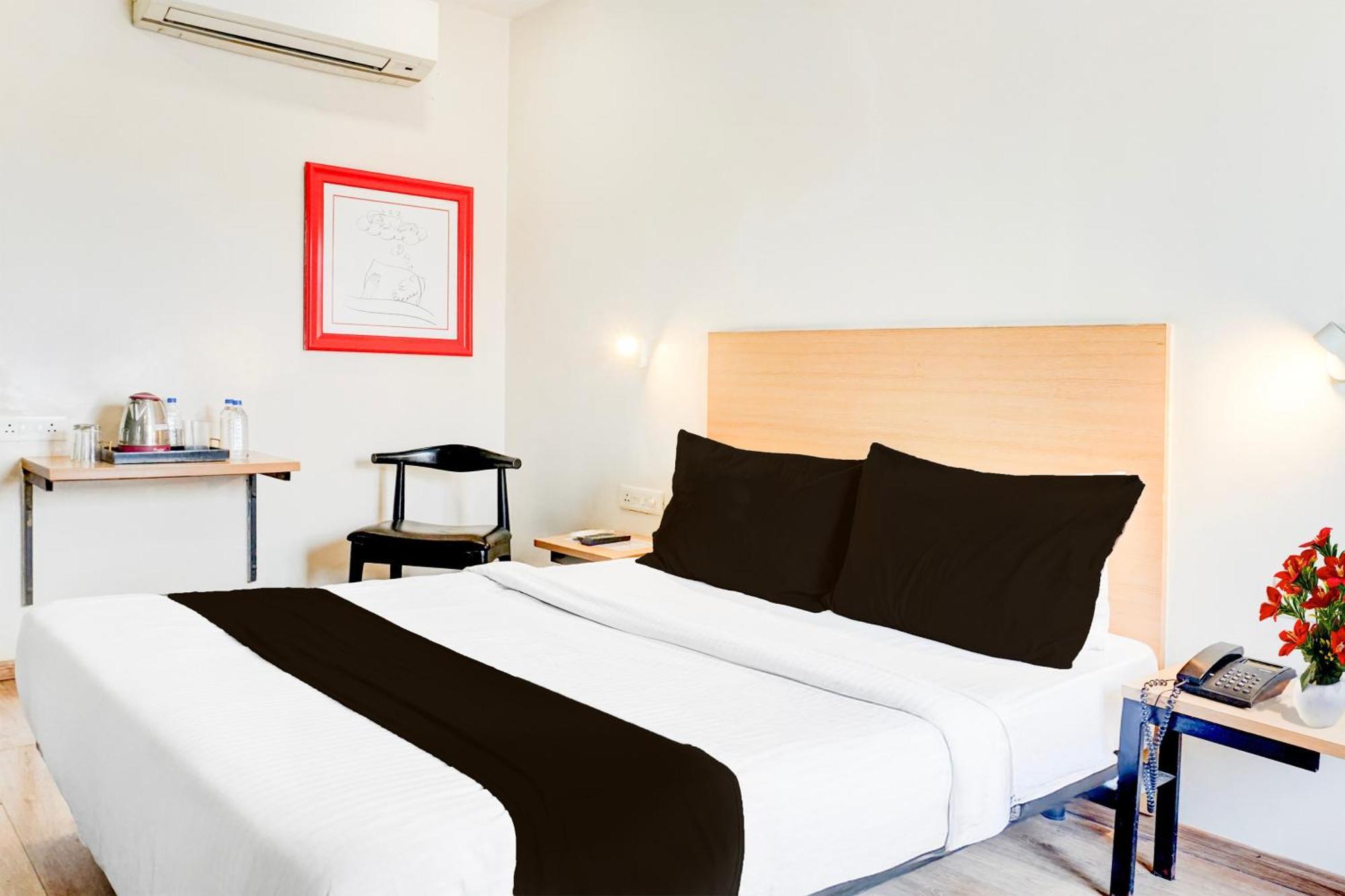 Super Townhouse Mg Road Πούνε Εξωτερικό φωτογραφία
