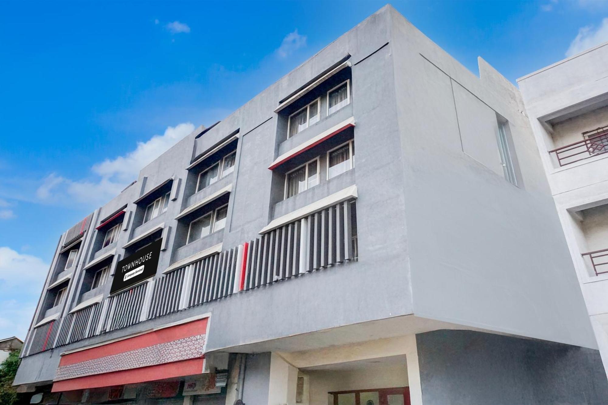 Super Townhouse Mg Road Πούνε Εξωτερικό φωτογραφία